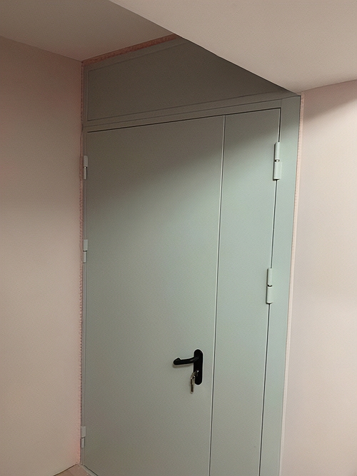 Полуторная дверь со вставкой Полуторная дверь со вставкой