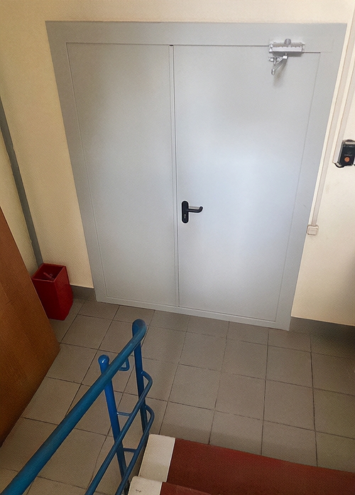 Дверь внутреннего открывания Дверь внутреннего открывания