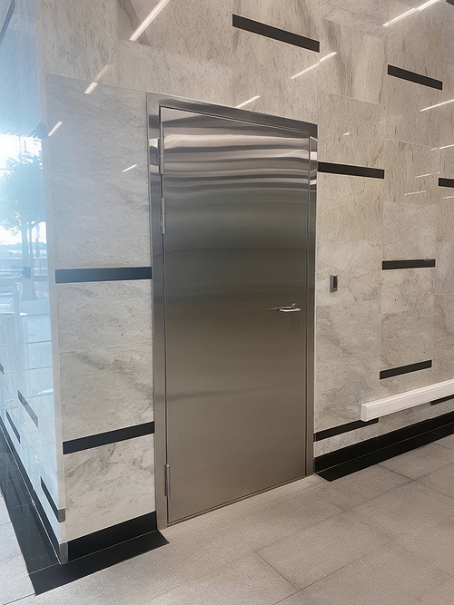 Дверь из нерж.стали Дверь из нерж.стали