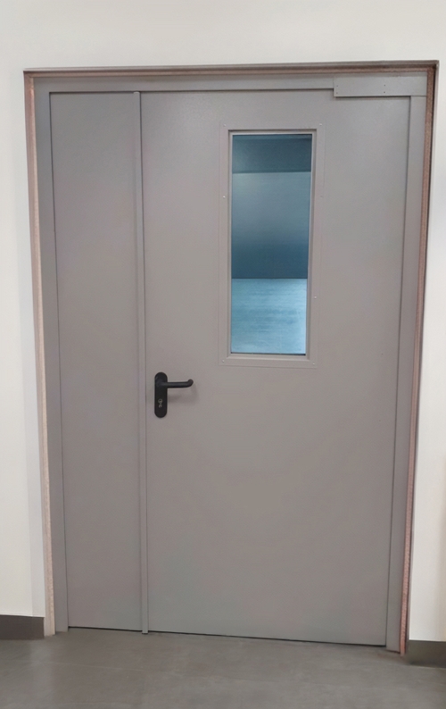 Огнезащитная дверь с окном Огнезащитная дверь с окном