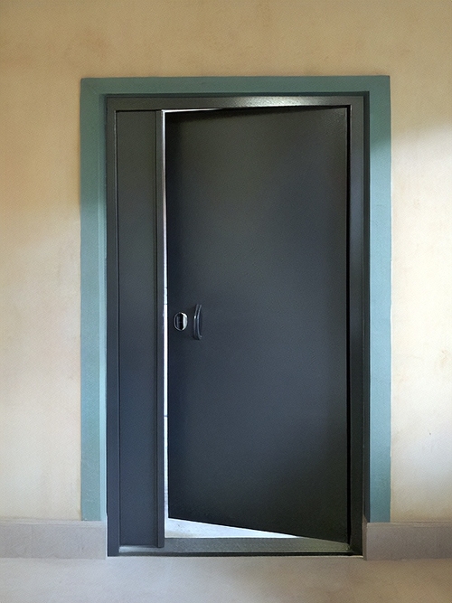 Фото технической двери Фото технической двери