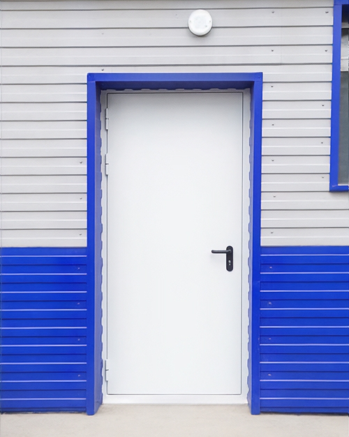 Дверь на уличном выходе Дверь на уличном выходе