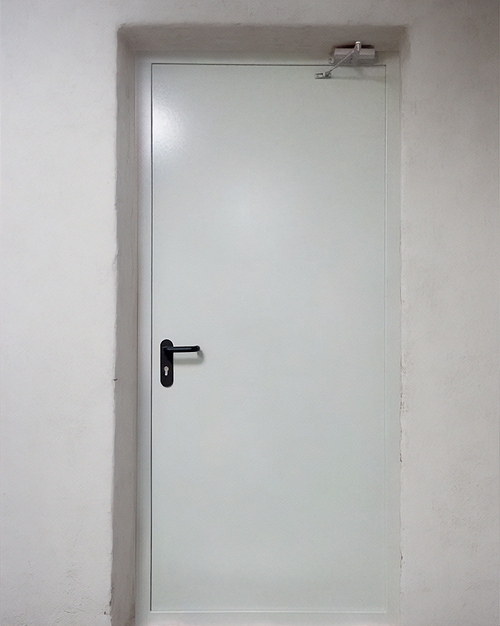 Дверь с доводчиком Дверь с доводчиком