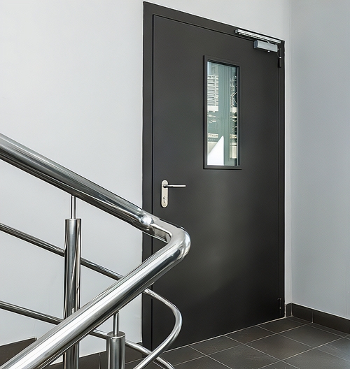 Со стеклом и доводчиком Со стеклом и доводчиком