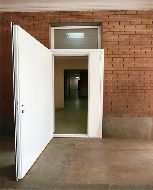 Полуторная белая дверь Полуторная белая дверь