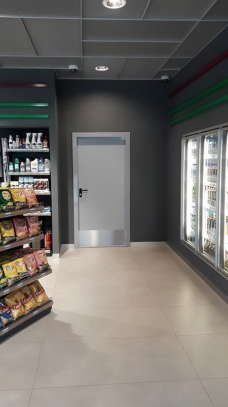 С отбойной пластиной С отбойной пластиной