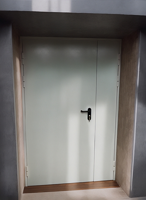 Глухая полуторная дверь Глухая полуторная дверь