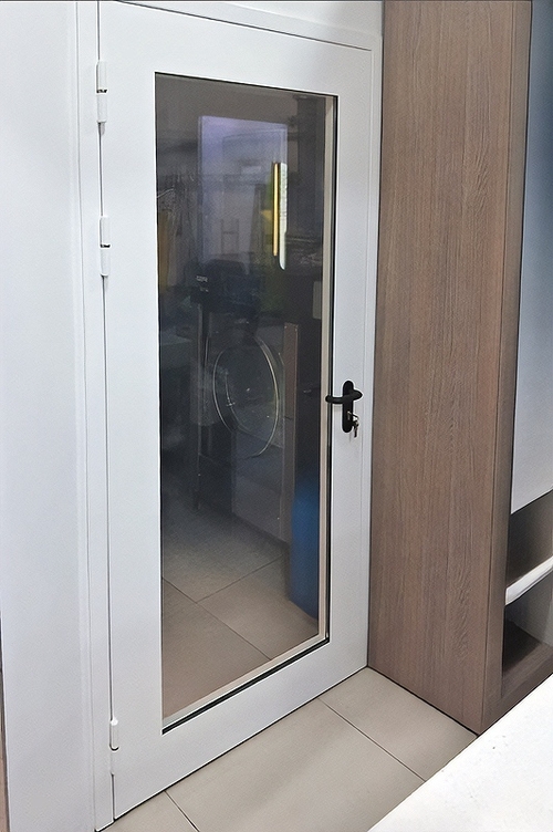 Дверь EIW со стеклом Дверь EIW со стеклом