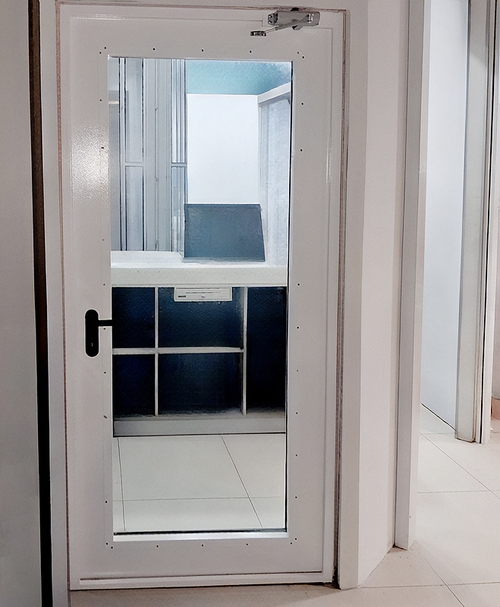 Дверь EIW со стеклом Дверь EIW со стеклом