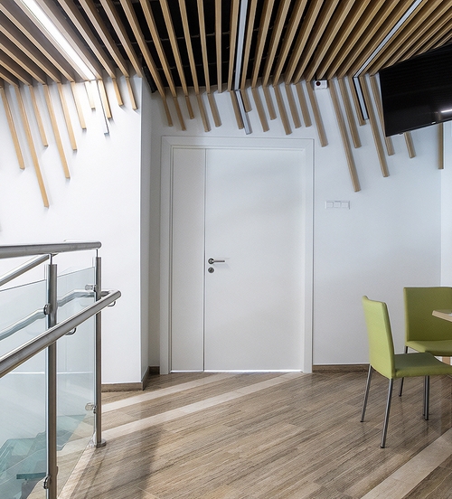 Белая полуторная дверь Белая полуторная дверь