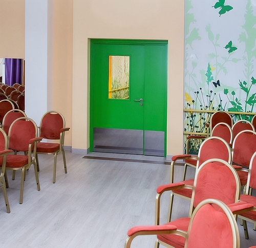 Дверь зеленого цвета Дверь зеленого цвета