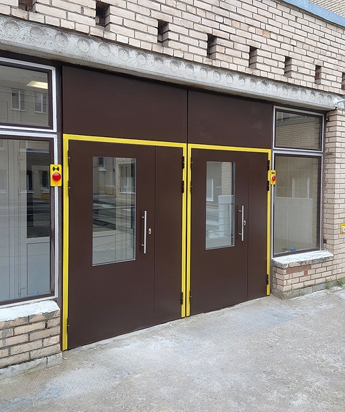 Подъездные двери со стеклом Подъездные двери со стеклом