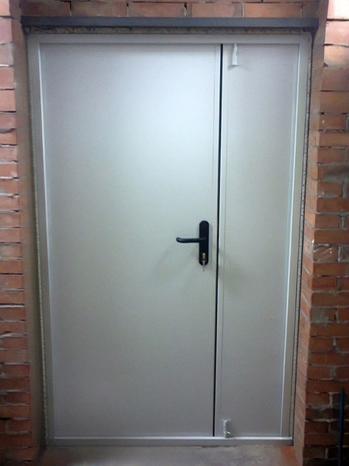 Полуторная белая дверь Полуторная белая дверь