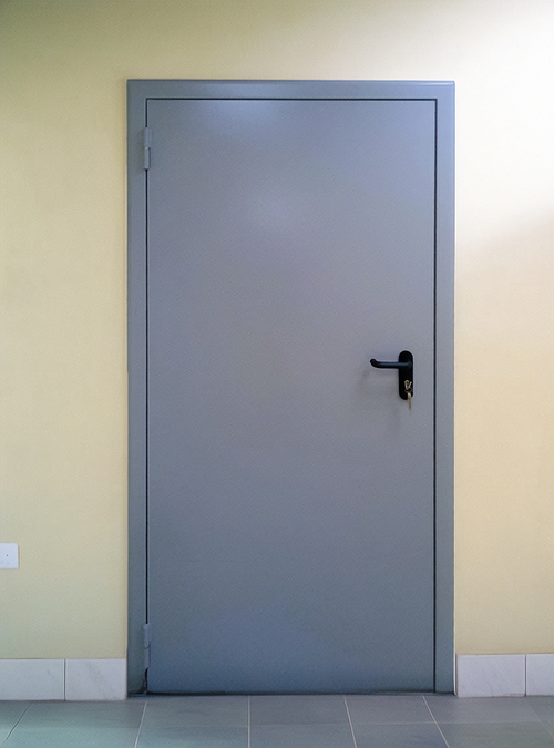 Серая одностворчатая дверь Серая одностворчатая дверь