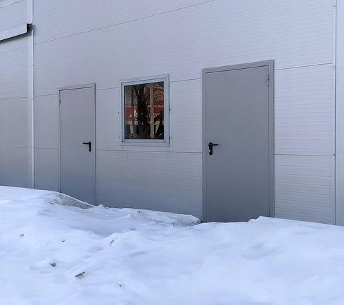 Двери на уличных выходах Двери на уличных выходах