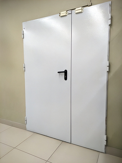 Дверь в служебное помещение Дверь в служебное помещение