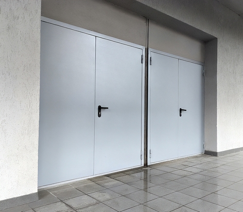 Двери в спорткомплексе Двери в спорткомплексе