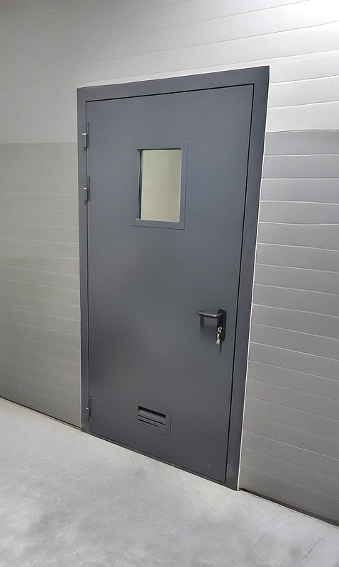 Дверь с вентиляцией Дверь с вентиляцией