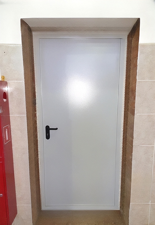 Однопольная дверь, вид изнутри Однопольная дверь, вид изнутри