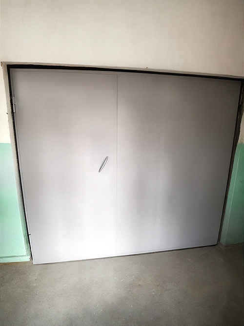 Дверь с боковой глухой вставкой Дверь с боковой глухой вставкой