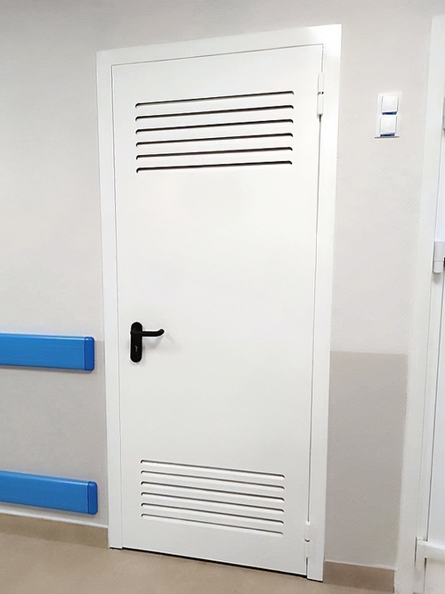 Белая дверь с вентиляцией Белая дверь с вентиляцией