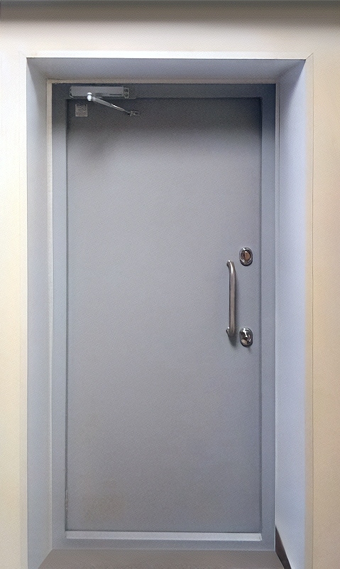 Стальная дверь с ручкой-скобой Стальная дверь с ручкой-скобой