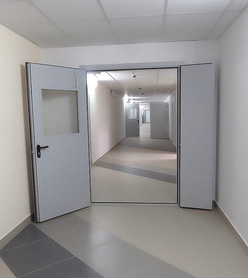 Полуторная дверь со стеклом Полуторная дверь со стеклом