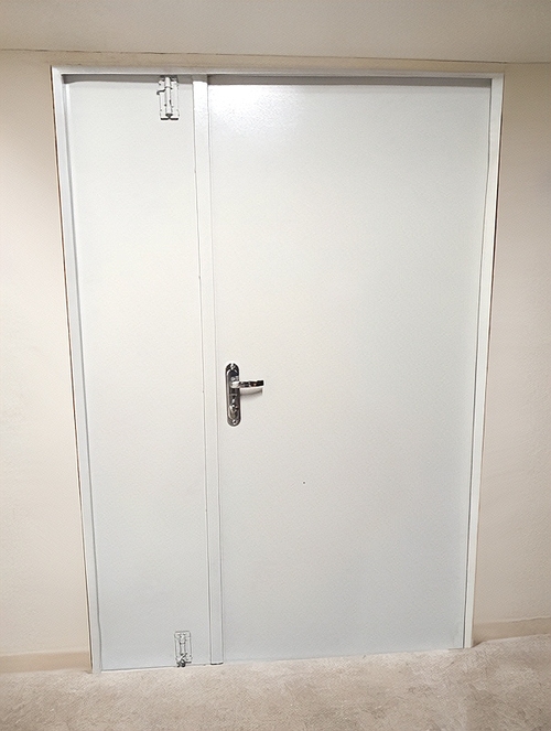 Глухая техническая дверь Глухая техническая дверь