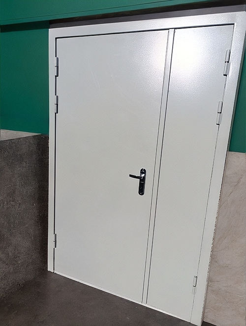 Глухая техническая дверь Глухая техническая дверь