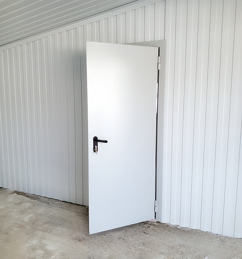 Белая глухая дверь Белая глухая дверь