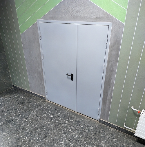 Дверь в торговом центре Дверь в торговом центре