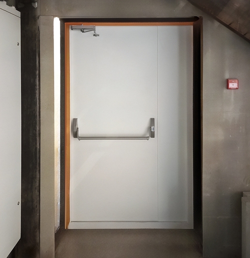 Полуторная дверь антипаника Полуторная дверь антипаника