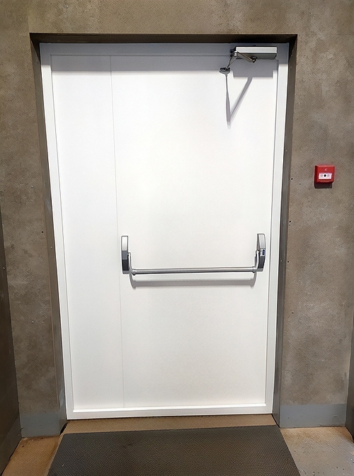 Белая полуторная дверь Белая полуторная дверь