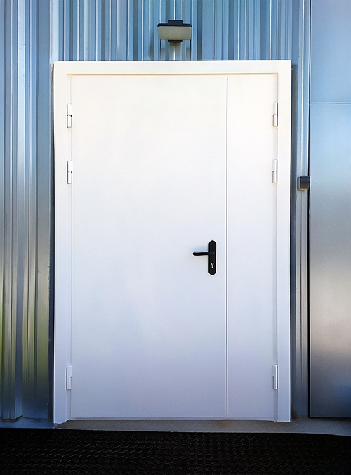 Белая полуторная дверь Белая полуторная дверь