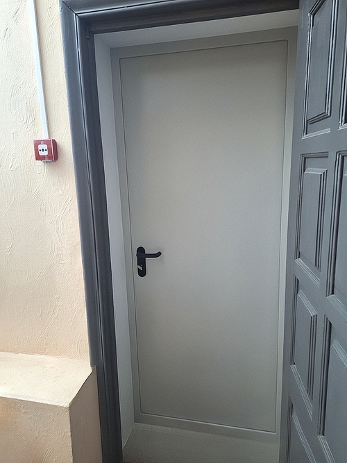 Стандартная глухая дверь Стандартная глухая дверь