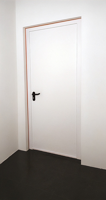 Дверь белого цвета Дверь белого цвета