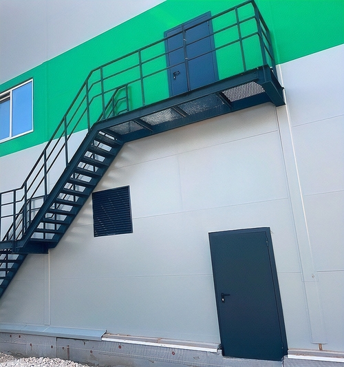 Темно-серые двери Темно-серые двери