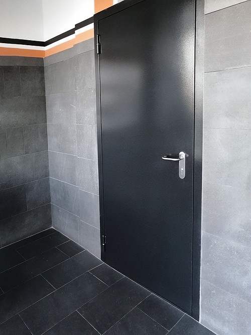 Черная огнеупорная дверь Черная огнеупорная дверь