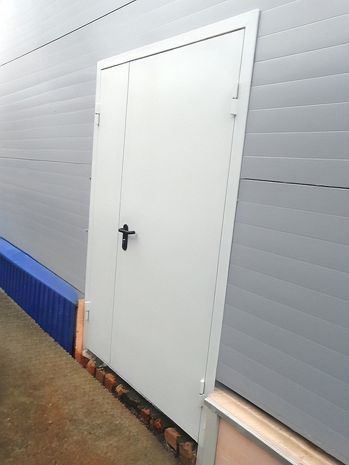 Белая полуторная дверь Белая полуторная дверь