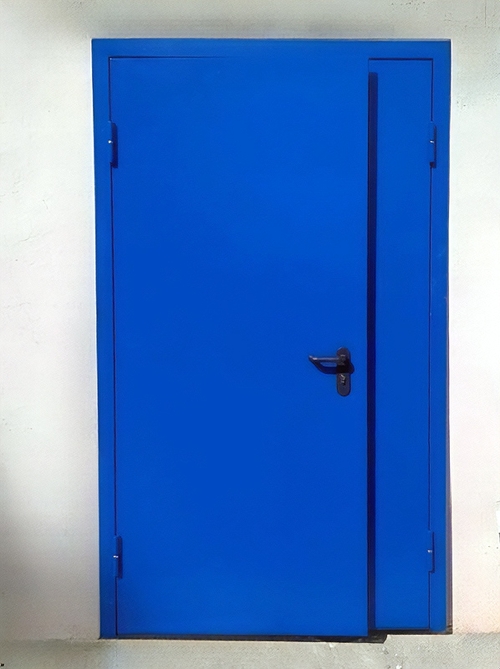 Синяя полуторная дверь Синяя полуторная дверь