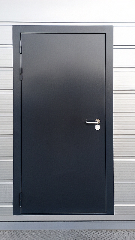 Черная техническая дверь Черная техническая дверь