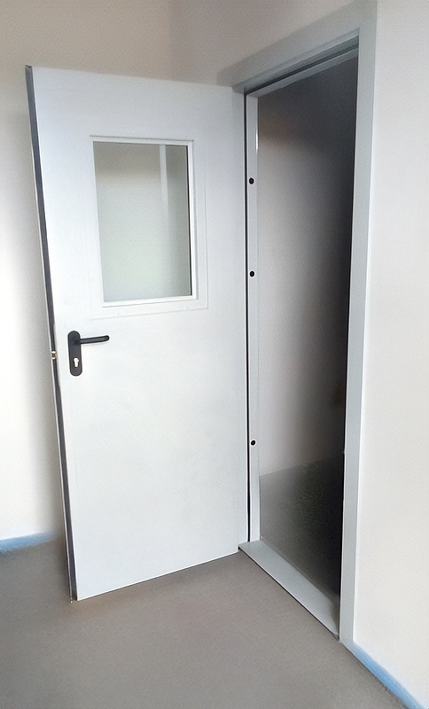 Дверь с окном Дверь с окном