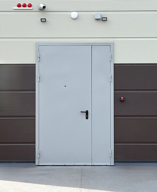 Полуторная серая дверь Полуторная серая дверь