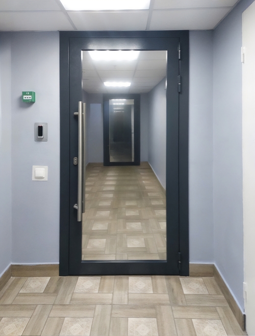 Со стеклом большой площади Со стеклом большой площади