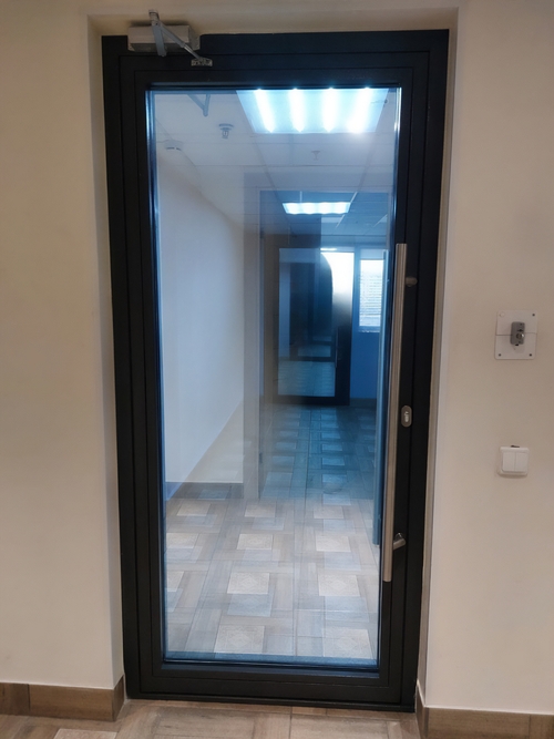 Со стеклом большой площади Со стеклом большой площади