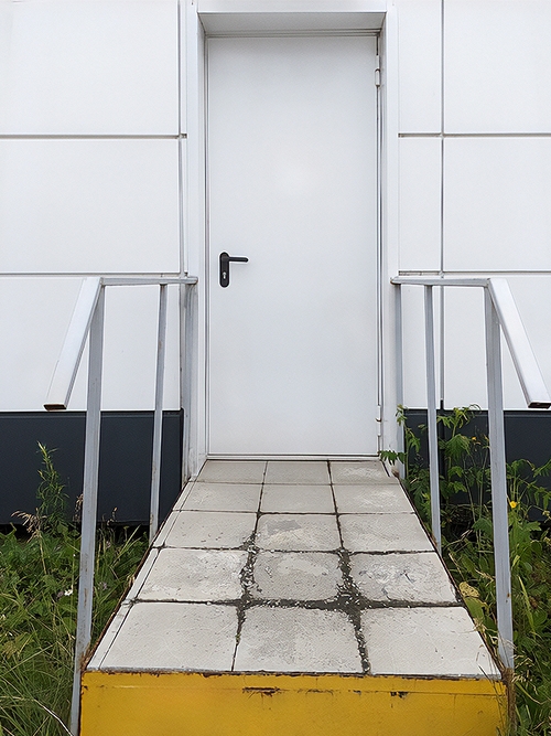 Дверь в магазине Дверь в магазине