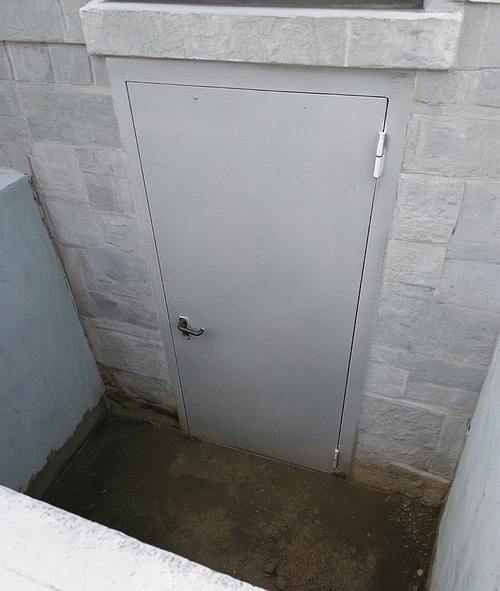 Дверь в подвал МКД Дверь в подвал МКД
