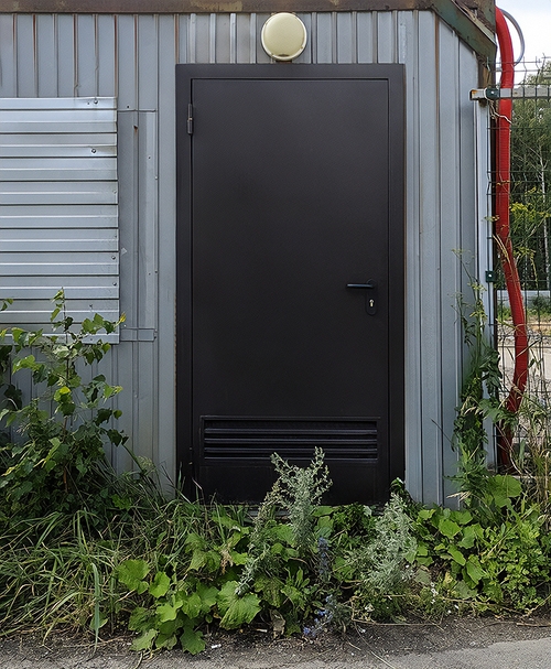 Дверь с вентиляцией Дверь с вентиляцией