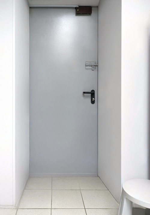 Дверь в супермаркете Дверь в супермаркете