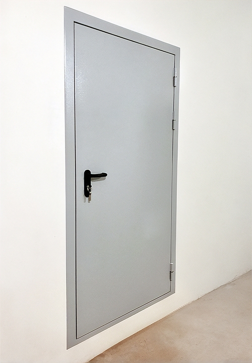 Серая одностворчатая дверь Серая одностворчатая дверь